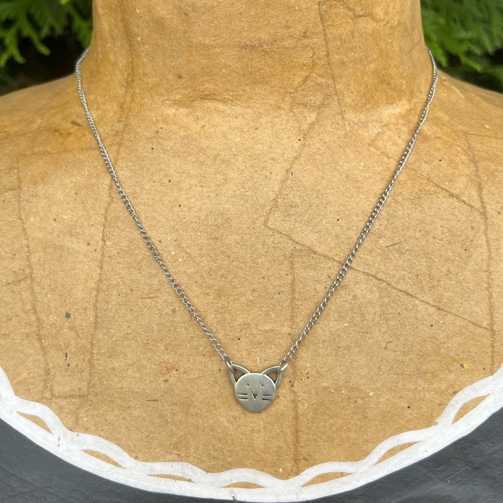 Y2K; Cute Cat Necklace; Non-Adjustable/OS; Silver Tone Chain; 19in